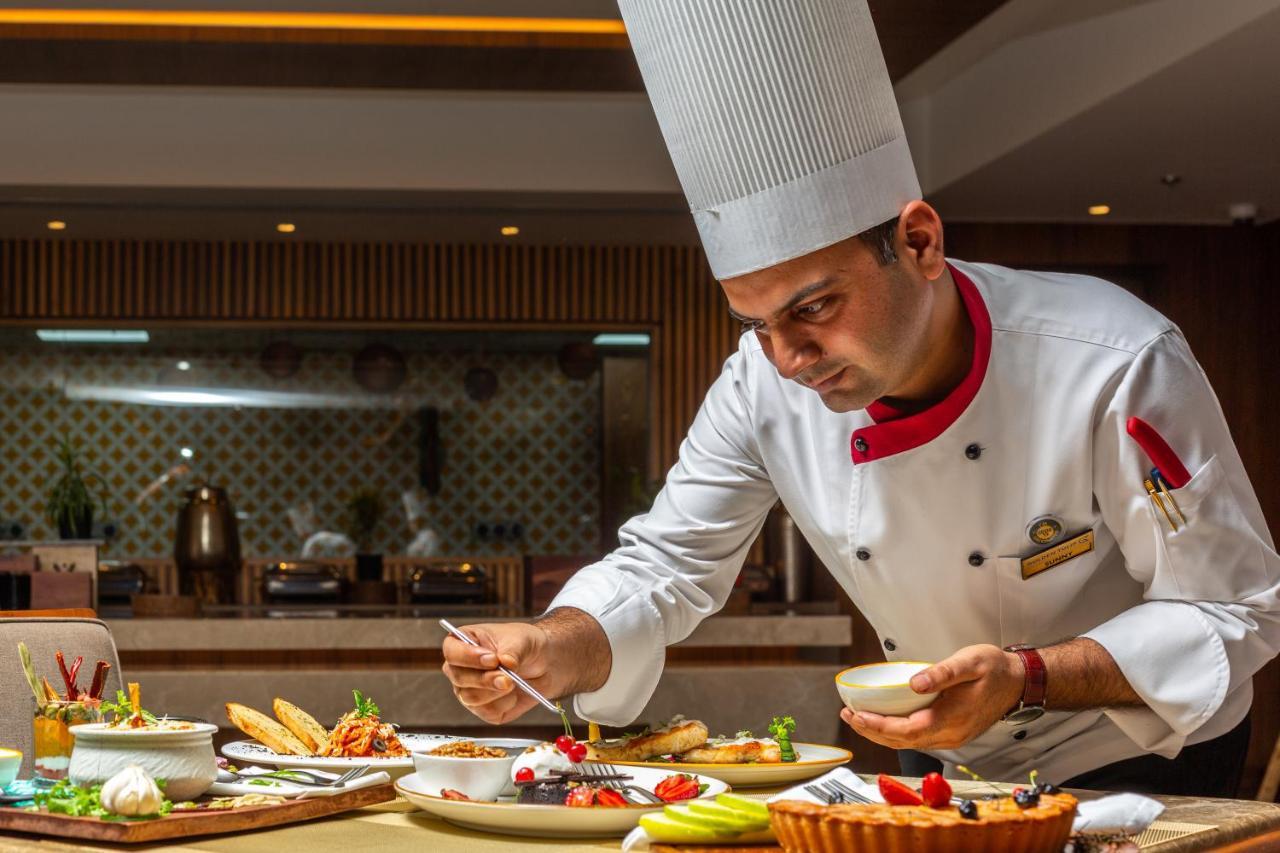 Hotel Golden Tulip Jalandhar Esterno foto