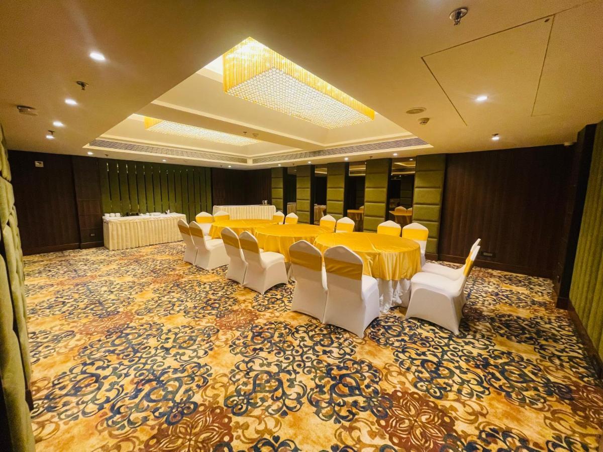 Hotel Golden Tulip Jalandhar Esterno foto