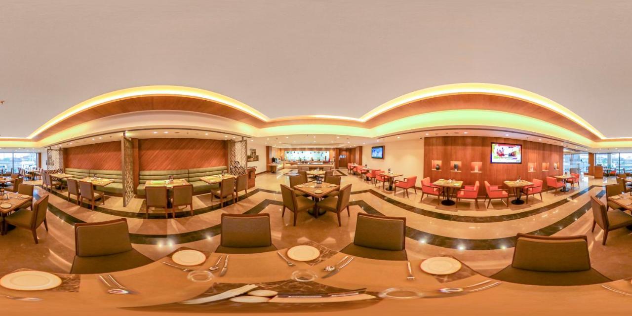 Hotel Golden Tulip Jalandhar Esterno foto