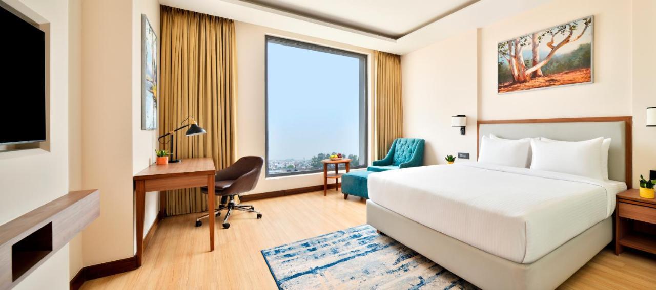 Hotel Golden Tulip Jalandhar Esterno foto